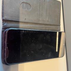 Smartphone Samsung zwart glas, metaal, segons ha informat Centraal magazijn mitjançant iLost