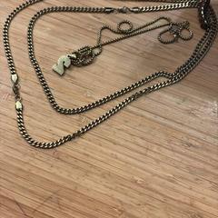 القلائد والقلادات، كما تم الإبلاغ عنه بواسطة Amsterdam ID Aparthotel عبر iLost