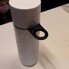 Fľaša na pitie, ako bolo nahlásené Qbuzz ZHN pomocou iLost