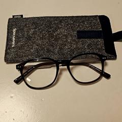 Brýle Bruin, jak nahlášeno Koninklijk Theater Carré pomocí iLost