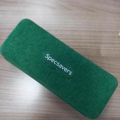 안경이 있는 안경 케이스, iLost를 사용하여 Arriva West-Brabant에 보고됨