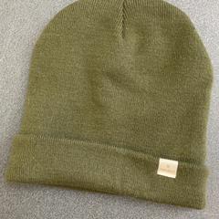 キャップ Olivegrün がiLostで Schönbrunn "Group Center" によって報告されました