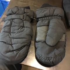 Eskularrua handschoem, gisa salatu by Qbuzz U-OV iLost erabiliz