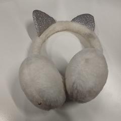 Oorwarmer wit met grijze oren, rapporterat av Apenheul med iLost