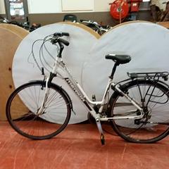 Bicicleta Merida Witte damesfiets, segundo informou Fietsdepot Hasselt usando iLost