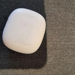 Etui airpods blanc, a été signalé par TCL utilisant iLost
