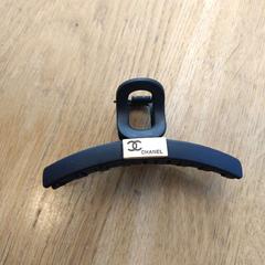 Haarklip zwart, zoals gemeld door Hortus met iLost