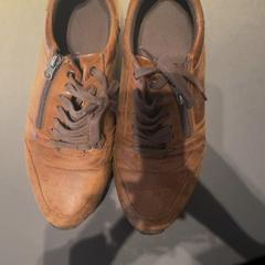 Sneaker, gemeldet von Van der Valk Hotel Houten über iLost