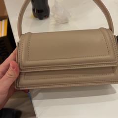 バッグ Beige がiLostで Pathé de Kuip によって報告されました