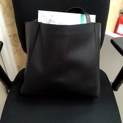 Borsa, come riportato da ilévia utilizzando iLost