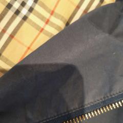 Chaqueta bleu foncé, ha sido reportado por TCL con iLost