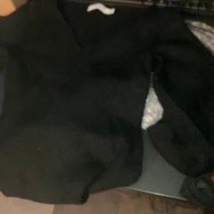 Suéter Zwart wol, ha sido reportado por Van der Valk Hotel Heerlen con iLost