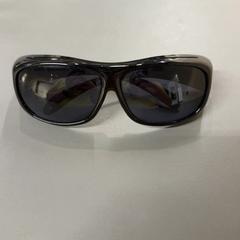 Occhiali da sole, come riportato da IKEA Haarlem utilizzando iLost