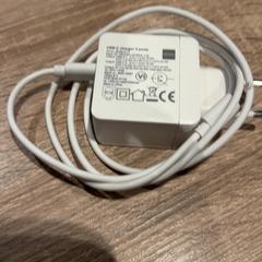 Nabíjecí kabel, jak nahlášeno Van der Valk Hotel Apeldoorn - De Cantharel pomocí iLost