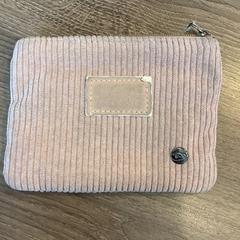 財布 Rosenkamp がiLostで Gemeente Amsterdam - Bureau Gevonden Voorwerpen によって報告されました