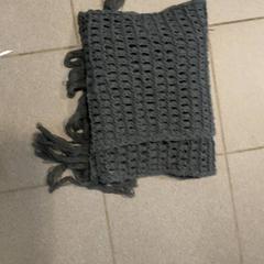 Kleding Sjaal, como reportado por Centraal magazijn utilizando o iLost
