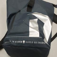 Mochila, como reportado por Regio West-Vlaanderen utilizando o iLost