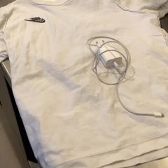 Clothing & Charging cable White, as reported by MEININGER Hotel Leipzig Hauptbahnhof using iLost