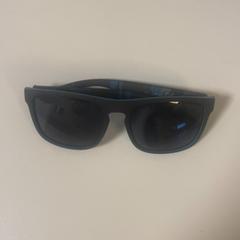 Gafas de sol, ha sido reportado por Pathé Schiedam con iLost