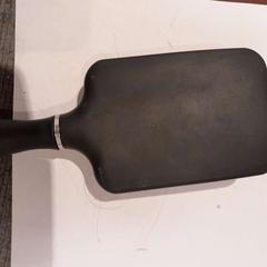 Hairbrush noire, as reported by TCL using iLost