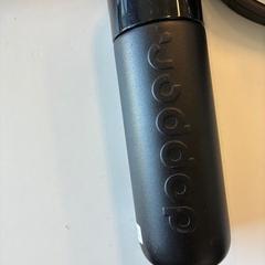 Garrafa para beber, como reportado por Regio Oost-Vlaanderen utilizando o iLost