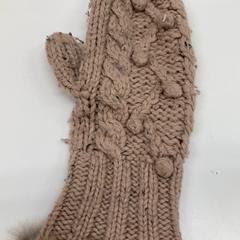 手袋、片方 がiLostで IKEA新三郷 によって報告されました