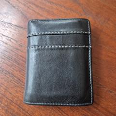 Zwarte portemonnee met oa gemeentepas, jak zgłoszono do iLost