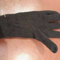 Guanto noir, come riportato da TCL utilizzando iLost