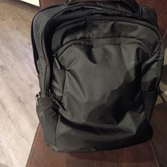 Zwarte dell rugtas met laptop, som rapporterats till iLost