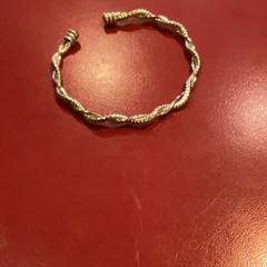 Eskumuturra, gisa salatu by MEININGER Hotel Berlin Alexanderplatz iLost erabiliz