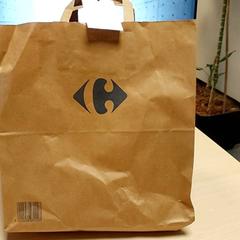 Táska - Papieren zak, amint azt Centraal magazijn az iLost segítségével jelentette.