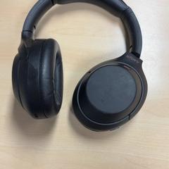 Headphones, as reported by Pathé Tilburg using iLost