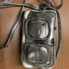 Borsa, come riportato da Pathé Spuimarkt utilizzando iLost