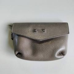 Smink táska bruin, amint azt Regio Limburg - Leuven az iLost segítségével jelentette.