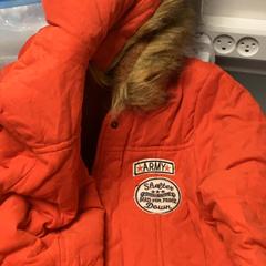 السترة Red، كما تم الإبلاغ عنه بواسطة MEININGER Hotel Copenhagen عبر iLost