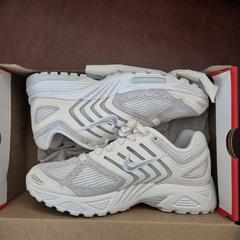 Sportschoenen, as reported to iLost