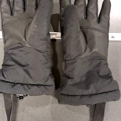 إكسسوارات الملابس Zwart، كما تم الإبلاغ عنه بواسطة Breng Nijmegen عبر iLost