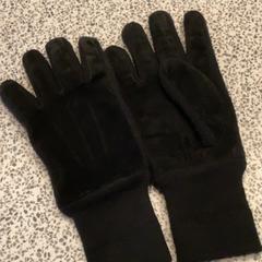 Kesztyű, amint azt MEININGER Hotel Berlin "Mitte" Humboldthaus az iLost segítségével jelentette.