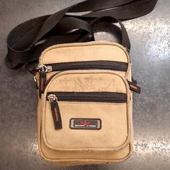 Taška, ako bolo nahlásené Rotterdam The Hague Airport pomocou iLost