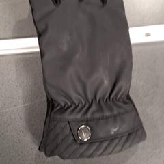 Guants, segons ha informat Gemeente Nijmegen mitjançant iLost