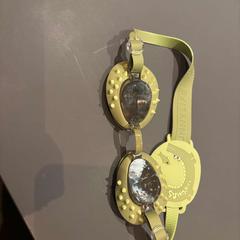 Úszószemüveg groen, amint azt Van der Valk Hotel Deventer az iLost segítségével jelentette.