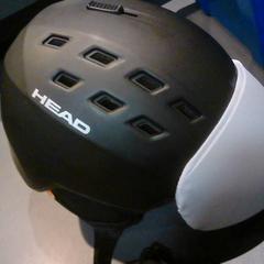 Skihelm Zwart, segons ha informat SnowWorld Landgraaf mitjançant iLost