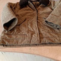 Haurrentzako jaka enfant camel, gisa salatu by IKEA Lyon Grand Parilly iLost erabiliz