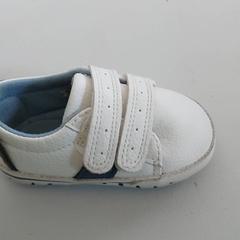 Vêtements - schoen, a été signalé par Regio West-Vlaanderen utilisant iLost