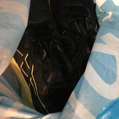 Sportschoenen, iLost'a bildirildiği gibi