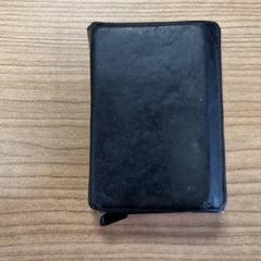 카드 홀더 Etukudoh, iLost를 사용하여 Connexxion Amstelland-Meerlanden Schiphol Noord에 보고됨