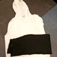 Boa-hoodie & Scarf, zoals gemeld door Mövenpick Hotel Amsterdam City Centre met iLost