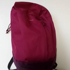 Zaino Quechua bordeau, come riportato da Centraal magazijn utilizzando iLost