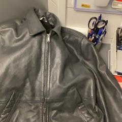 Veste Grey, leather, a été signalé par MEININGER Hotel Copenhagen utilisant iLost
