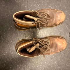 Schoen brown, zoals gemeld door Ramada by Wyndham Amsterdam Airport Schiphol met iLost